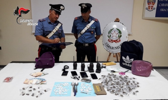 Siracusa, nuovo blitz in via Immordini: 4 arresti e sequestro di droga, denaro e ricetrasmittenti
