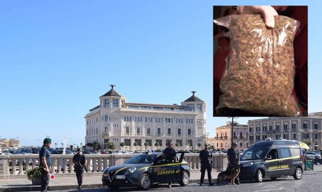 Siracusa, blitz ai villini della Guardia di Finanza: sequestrata oltre 1 chilo di marijuana e 2mila euro probabilmente frutto dello spaccio