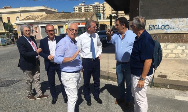 Siracusa, sopralluogo di Forza Italia e dell'assessore Falcone al palazzo dell’ex Albergo-Scuola