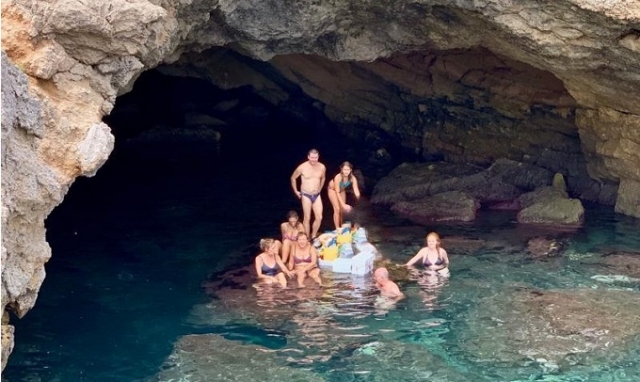 Siracusa, pulizia straordinaria della Grotta del Plemmirio: al lavoro i volontari di Natura Sicula