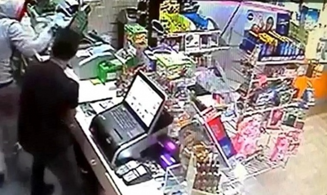 Siracusa, rapina in una tabaccheria: asportato registratore di cassa
