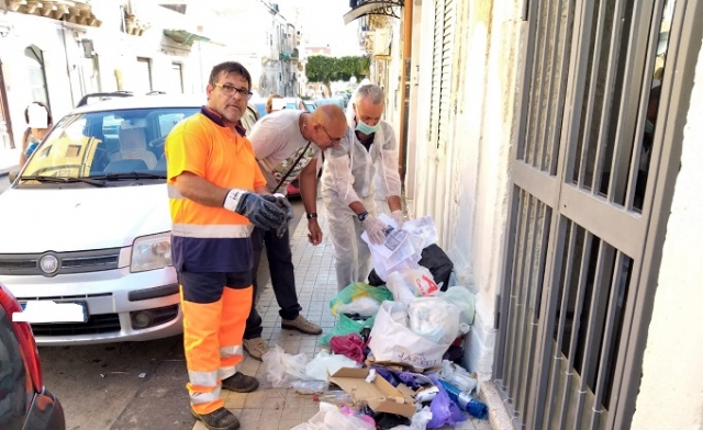 Siracusa, maxi bonifica in Borgata: caccia a chi abbandona i rifiuti in strada. Trovati e sanzionati "sporcaccioni". LE FOTO