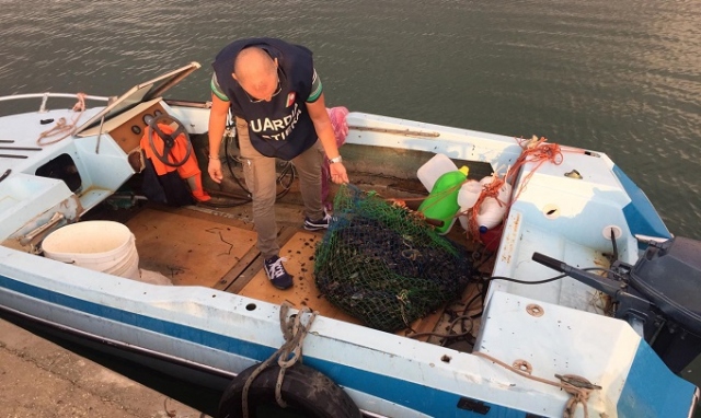Siracusa, controlli sulla filiera della pesca: sequestri e sanzioni per 5.500 euro