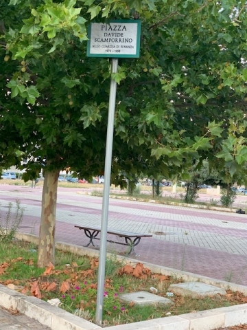 Siracusa, degrado in Piazza Davide Scamporrino