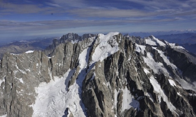 Rischio crollo per un ghiacciaio sul Monte Bianco, è allarme