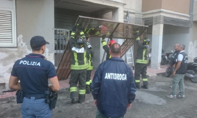Siracusa, operazione antidroga nella zona alta della città: in corso perquisizioni con unità cinofile