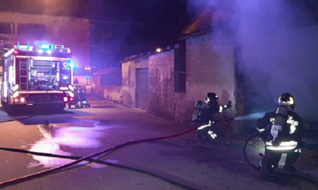 Priolo Gargallo, incendio nella notte in un garage abbandonato