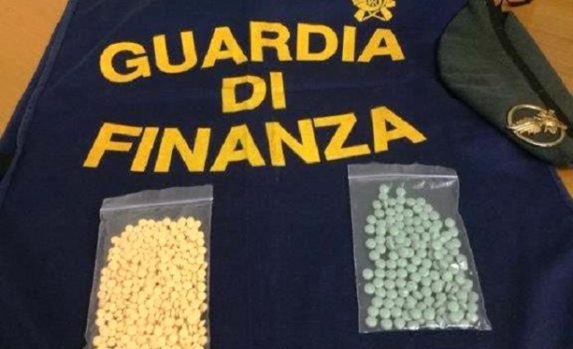 Augusta, narco-traffico internazionale: intercettate oltre 200 pasticche di ossicodone pronte per essere spedite all’estero