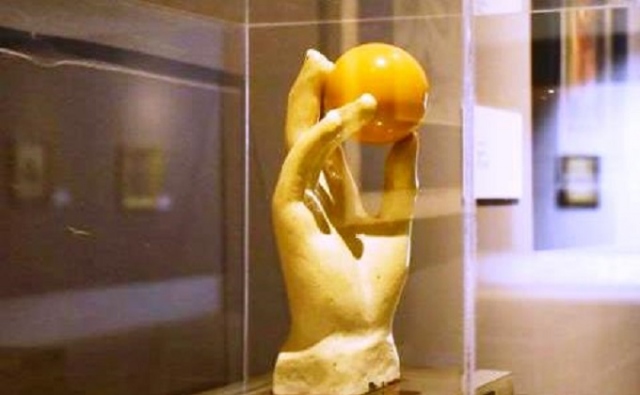 Noto, ragazzini di 10 anni rubano opera d’arte da una mostra