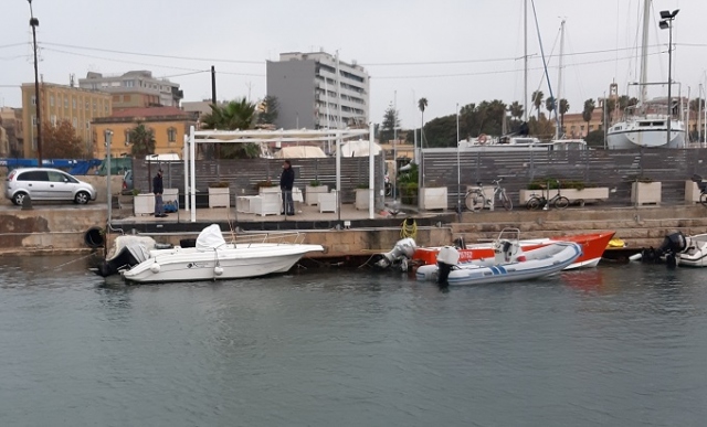Siracusa, trovato il corpo di un uomo nelle acque del Porto piccolo: non si esclude la pista del suicidio