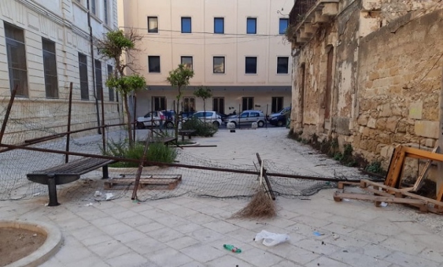 Siracusa, la scuola di Ortigia “minacciata” da un palazzo pericolante: Raffaele Grienti chiede l’immediato intervento del Comune
