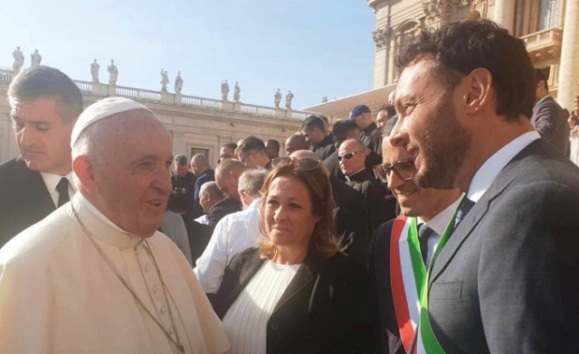 Siracusa, il sindaco Italia incontra Papa Francesco: "Emozione fortissima, l’ho invitato a visitare la nostra città"