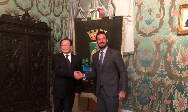 Siracusa, scambi commerciali: accolta a Palazzo Vermexio una delegazione cinese