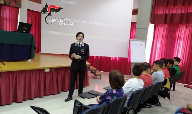 Siracusa, i Carabinieri incontrano di studenti del liceo Gagini