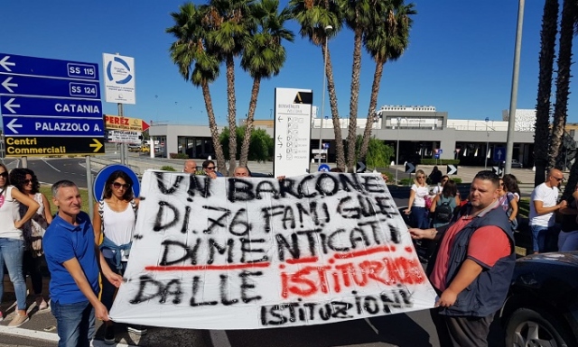 Siracusa, lavoratori ex Papiri in protesta: supermercato ancora chiuso