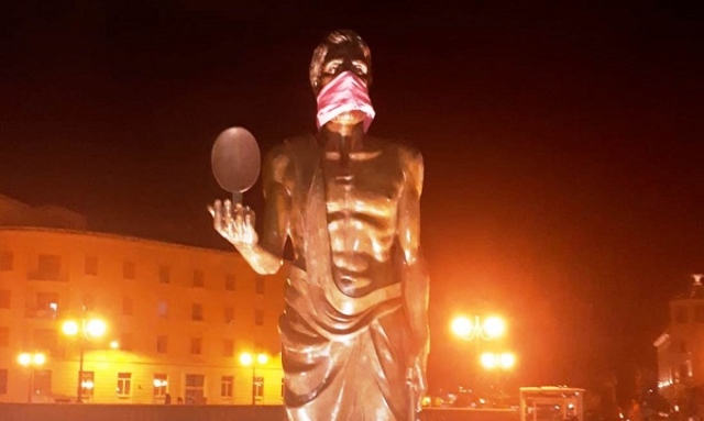 Siracusa, censura in rete: CasaPound imbavaglia la statua di Archimede
