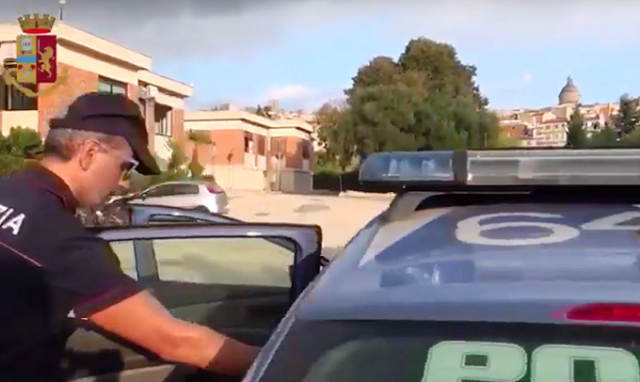 Noto, tentato furto in abitazione: la Polizia arresta in flagranza 4 catanesi