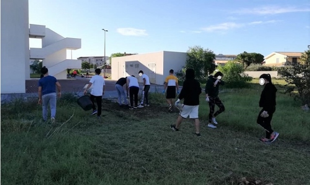 Siracusa, secondo sabato di volontariato ambientale all'Einaudi