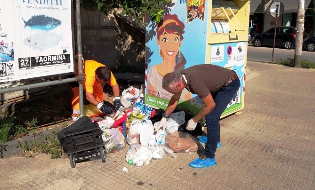 Siracusa, ispezionati rifiuti abbandonati in strada: 6 multe da notificare e 2 consegnate a mano a residenti del posto