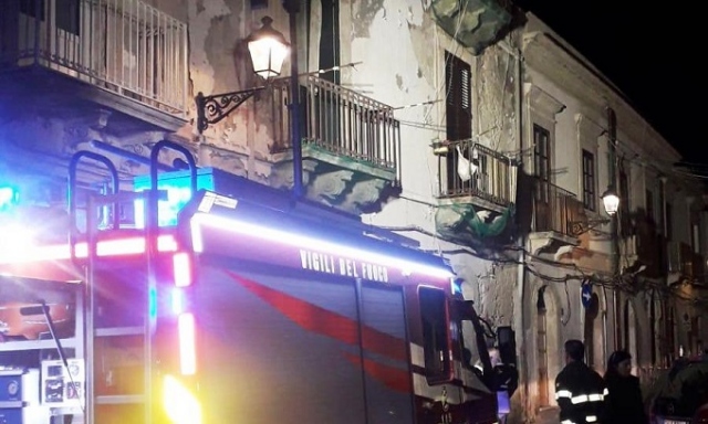 Siracusa, cedimenti strutturali all'interno di un edificio dichiarato inagibile: nessun ferito
