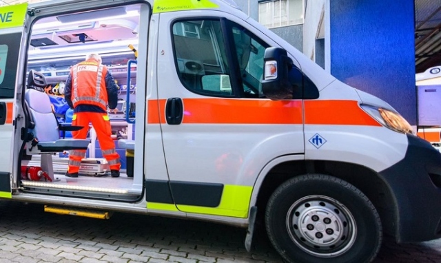 Priolo, incidente sul lavoro nella zona industriale: un operaio perde un dito