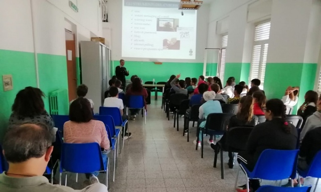 Floridia, i Carabinieri incontrano gli studenti dell'Istituto Volta