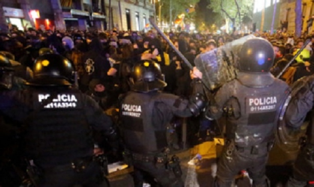 Catalogna, indipendentisti: ancora scontri con altri 41 feriti