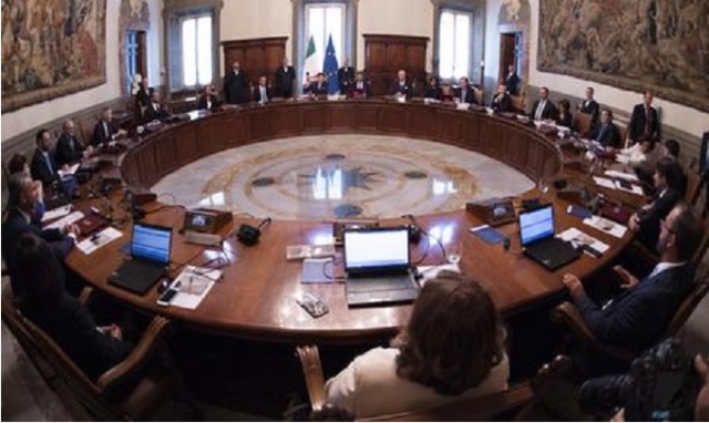 Def, ok alla nota di aggiornamento: stop all'aumento dell'Iva