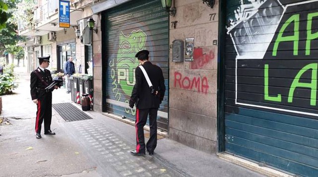 Roma, reagisce a una rapina e gli sparano: è caccia ai malviventi