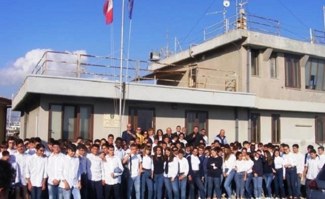 Siracusa, battesimo del mare: studenti del Rizza in Capitaneria di Porto