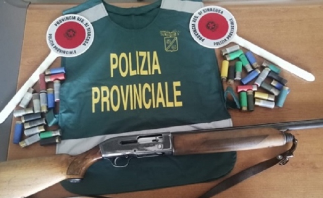 Augusta, sequestrato un fucile e munizioni: denunciati in due