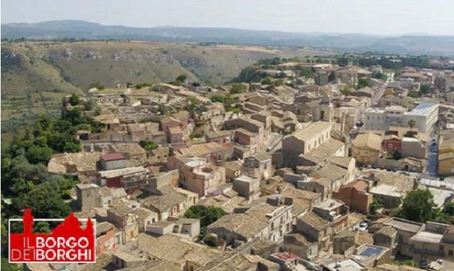 Borgo dei Borghi e Palazzolo Acreide, Musumeci bacchetta Daverio