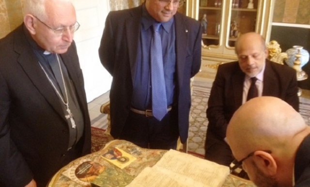 Siracusa, restaurato il "Codex baptizatorum": consegnato all’arcivescovo Pappalardo