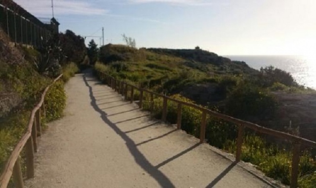 Siracusa, si ripristina la piana fruibilità della pista ciclabile: via le erbacce e interventi sulla staccionata e sul fondo