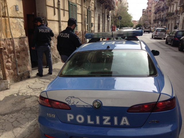 Siracusa, operazione antidroga in via Algeri: perquisizioni in corso