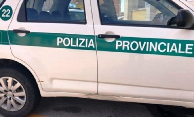 Siracusa, eternit e rifiuti di ogni tipo in un fondo agricolo in passato sottoposto a sequestro preventivo: denunciate due persone