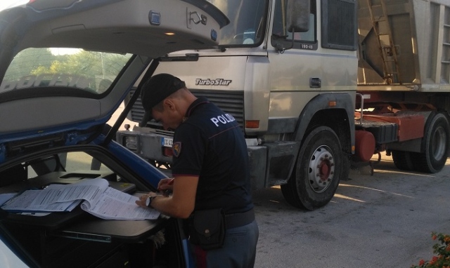 Siracusa, operazione "Truck and bus": fermati 2 tir e un bus