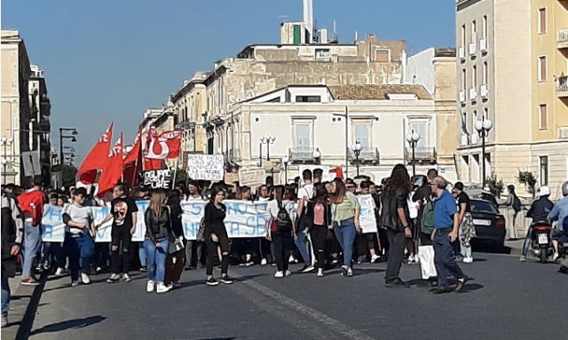 Siracusa, in piazza gli studenti del capoluogo e quelli del Bartolo di Pachino