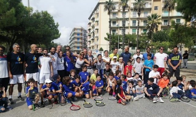 Siracusa, tennis in piazza: un centinaio i piccoli partecipanti
