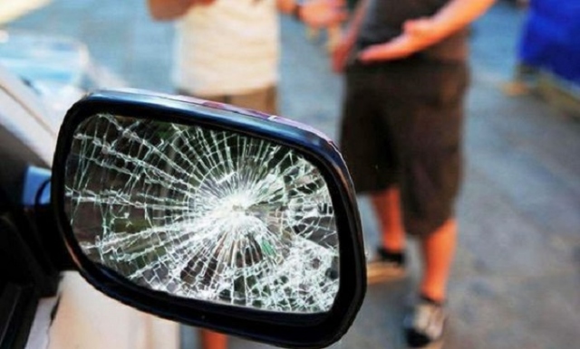 Augusta, truffa dello specchietto ai danni di un anziano: denunciati due uomini