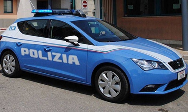 Noto, in auto con 2 coltelli e un’ascia: denunciati in due
