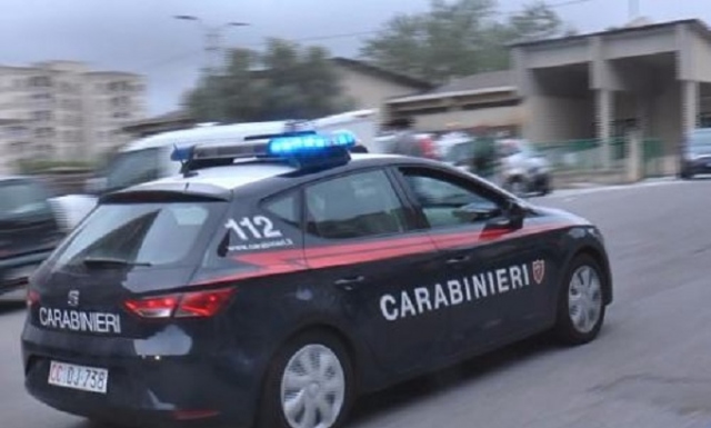 Priolo Gargallo, entra in Municipio per danneggiare il distributore automatico di bevande e portare via il denaro