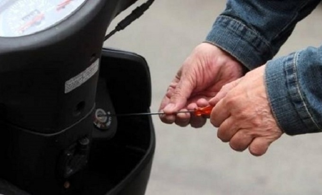 Noto, ruba scooter nonostante i domiciliari: denunciato