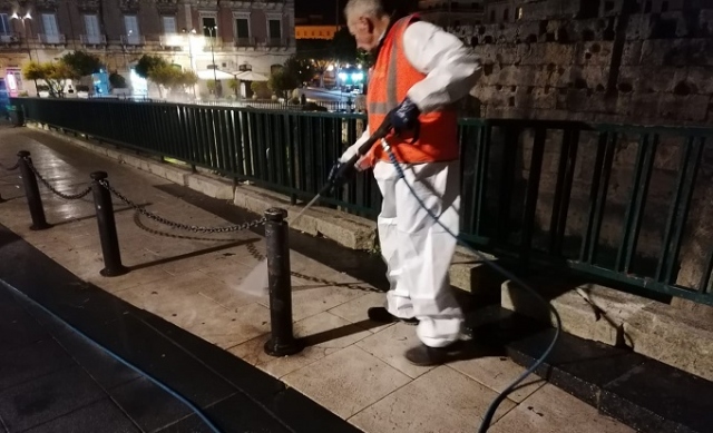 Siracusa, continuano le operazioni di pulizia, diserbo e rimozione auto