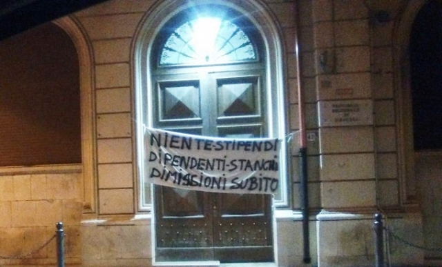 Libero Consorzio Siracusa, dipendenti senza stipendi: si pensa di occupare la sede, lavoratori incontrano Musumeci