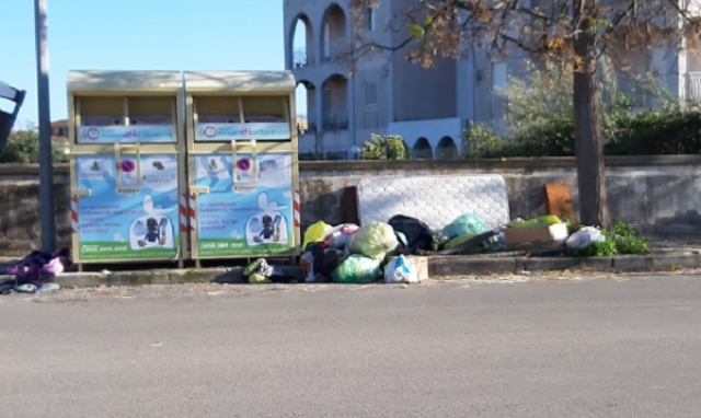 Siracusa, contenitori di abiti usati: intensificato lo svuotamento e maggiori controlli