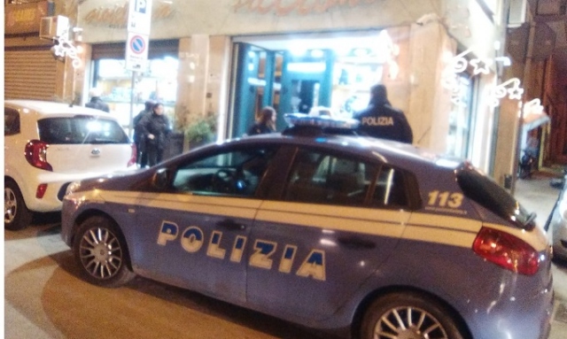 Siracusa, rapina ai danni di una gioielleria di viale Zecchino: in azione una donna armata di pistola giocattolo