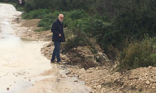 Palazzolo Acreide, il disastro delle strade provinciali 90 e 27, furioso il sindaco Gallo