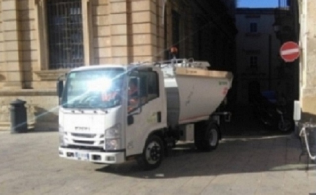 Siracusa, da lunedì entra in vigore il nuovo calendario per la raccolta differenziata su tutto il territorio: verso la rimozione totale dei cassonetti