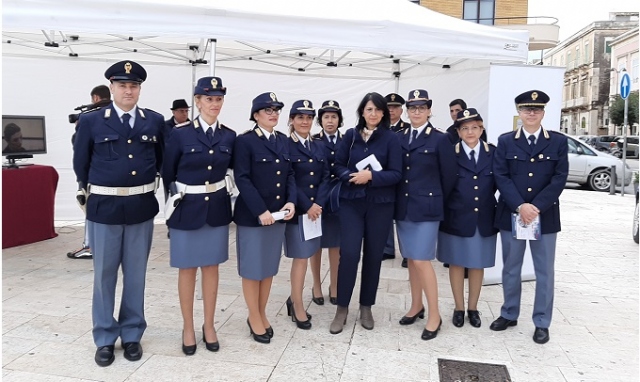 Siracusa, Progetto "Questo non è amore...": gazebo della Questura in Largo XXV luglio